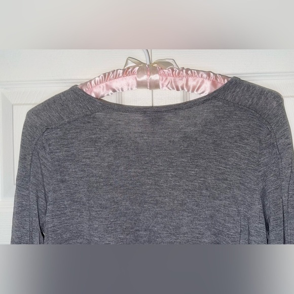 Vince Gray Long Sleeve Shirt Raw Seam Detail
at shoulder and back Sz Small EUC - Picture 2 of 10